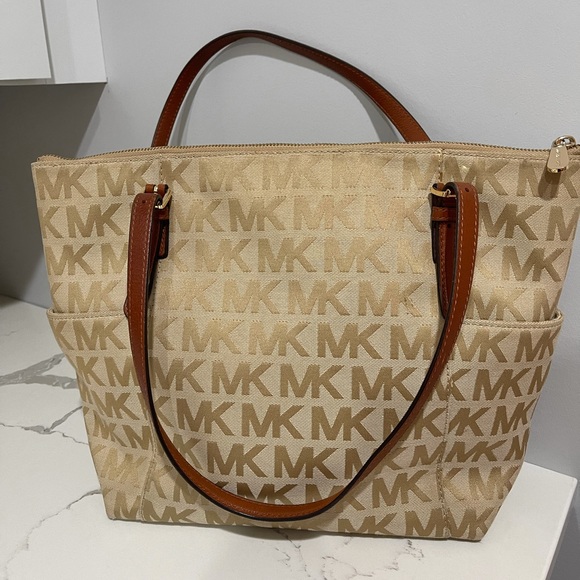 Michael Kors tote - Picture 6 of 13